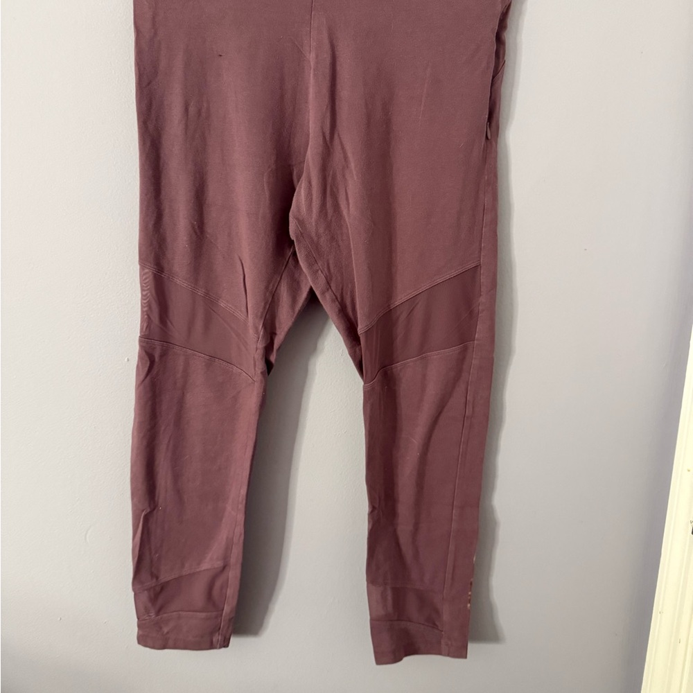 PINK Victoria's Secret Brown Form-Fitting Leggings with Stretchy Material